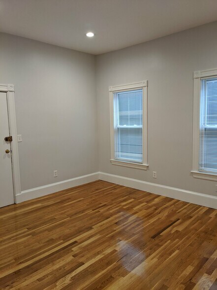 Building Photo - 185 Green St