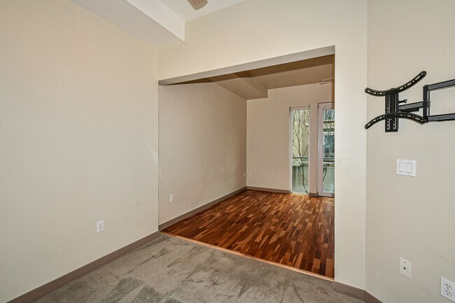 Building Photo - Prime Downtown Kirkland Location with Modern Finishes