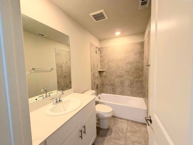 Building Photo - 3313 Sedge Grass Dr
