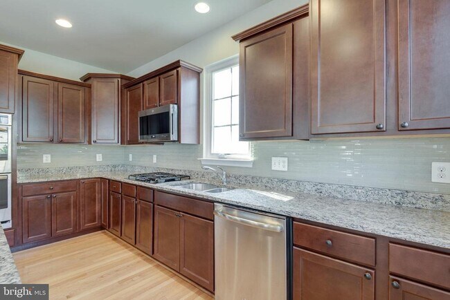 Building Photo - 10424 Goldenrod Dr