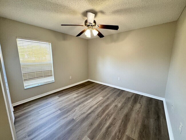 Building Photo - Split Floor plan 3/2 in Poinciana
