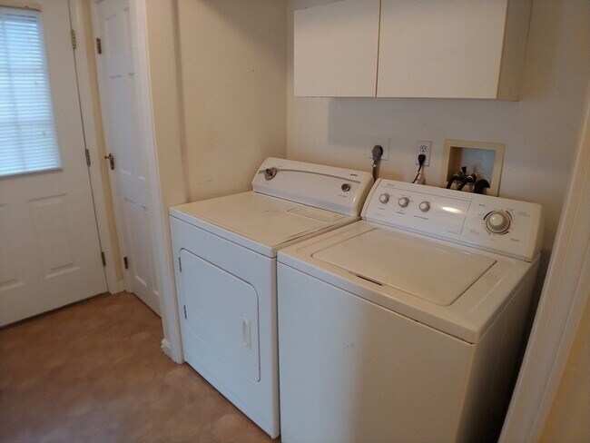 Building Photo - 20 Gibbon St