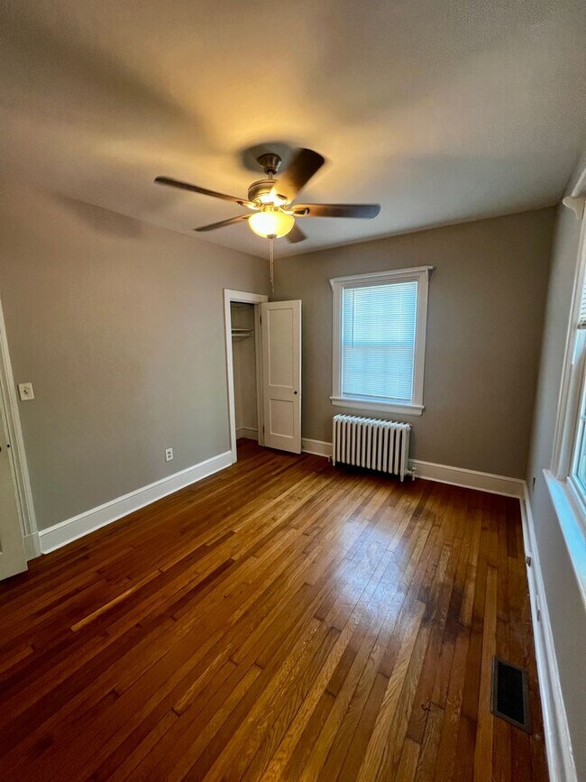 Building Photo - Beautiful Four Bedroom House, Right Off Grove and Patterson!! Lawn Care Included!!