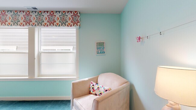 Building Photo - Issaquah highlands 5 bedroom plus Den and 5.5 bathroom newer home with a lot of amenities!!!  A m...