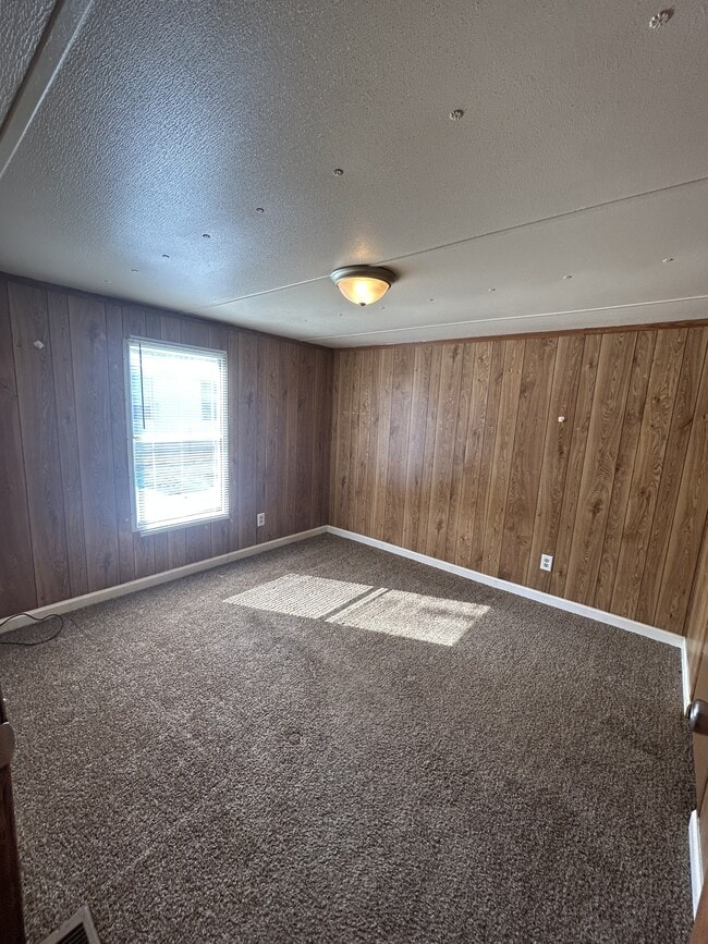 Building Photo - 218 Tyler St