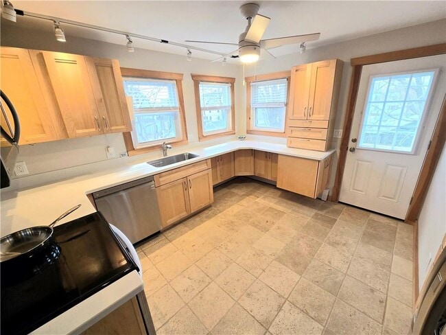 Building Photo - 8 Caswell Ave