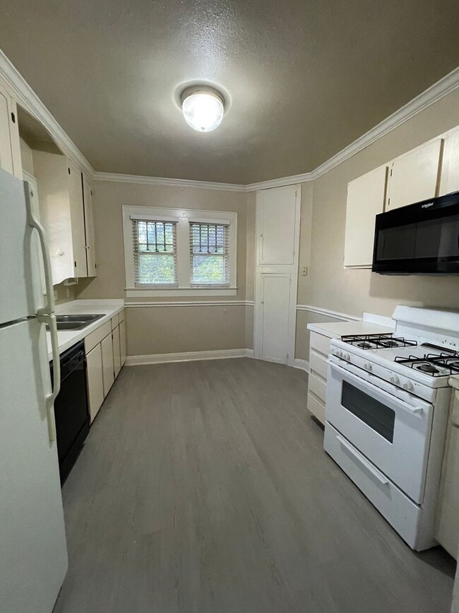 Building Photo - 2bed/1bath Duplex