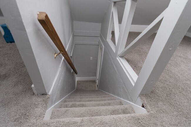 Building Photo - 7 Central St