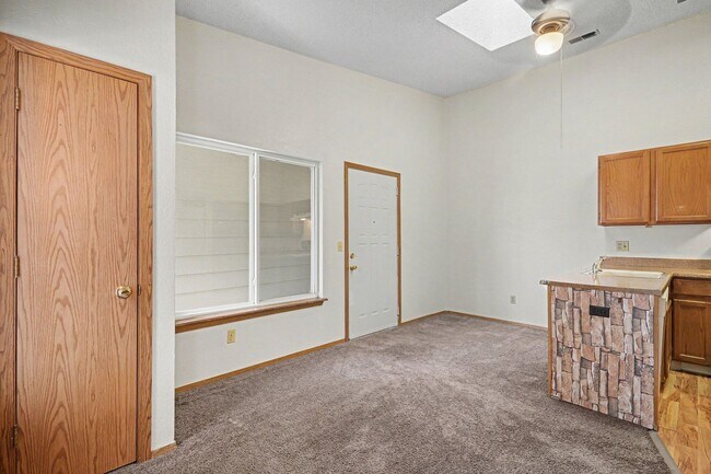 Building Photo - Charming Top-Floor Studio in Aurora with Private Patio & In-Unit Laundry