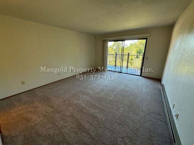 Building Photo - Tanglewood Condominium With Beautiful Bay Views, Fireplace, and Private Deck!!