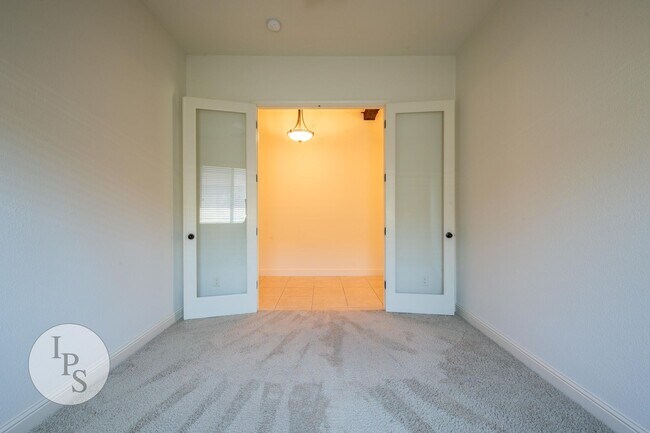 Building Photo - Tuscan Bluffs at Copper River - Granville Home, 4BR/3BA, On Golf Course - Lots of Amenities