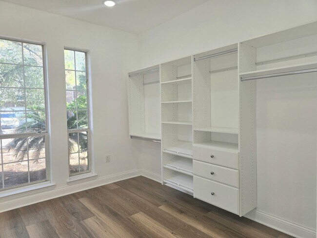 Building Photo - 20315 Lakeland Falls Dr