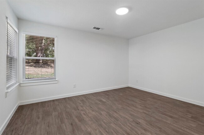 Building Photo - 719 Maple Row