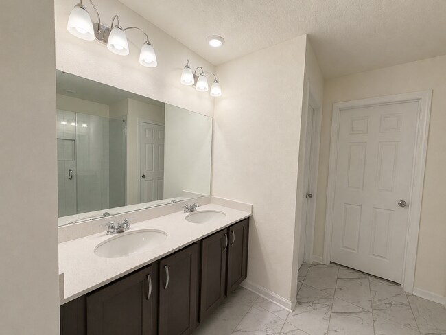 Building Photo - Spacious 5-Bedroom Home in Desirable Wells Creek