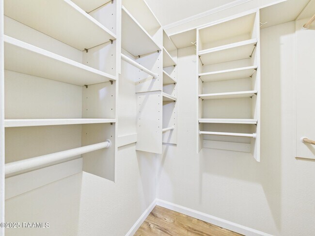 Building Photo - 302 Lark Dr