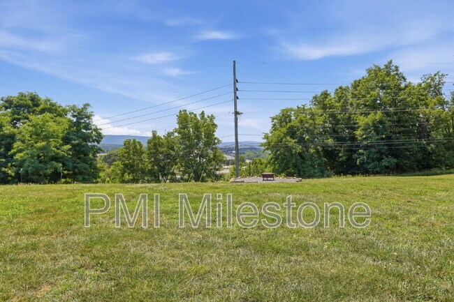 Building Photo - 371 Lookout Mountain Ct
