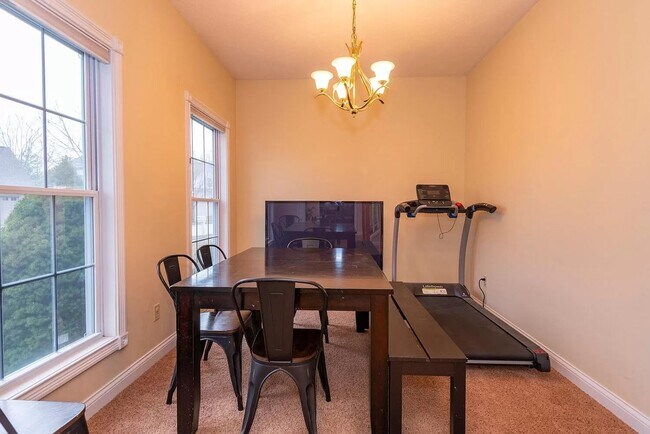 Building Photo - Bright, Spacious Home with Tons of Charm a...
