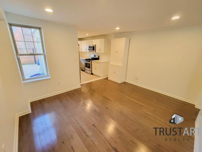 Building Photo - 3 Bedroom House in Germantown