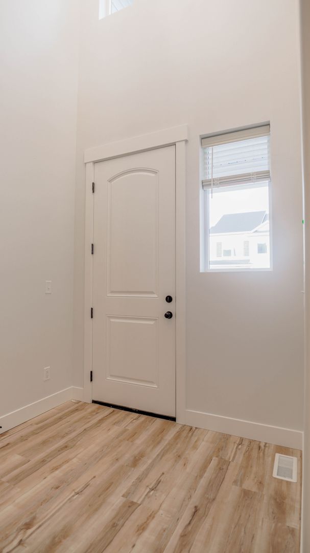 Building Photo - Beautiful 3 bedroom Townhome in Lehi Exchange community!