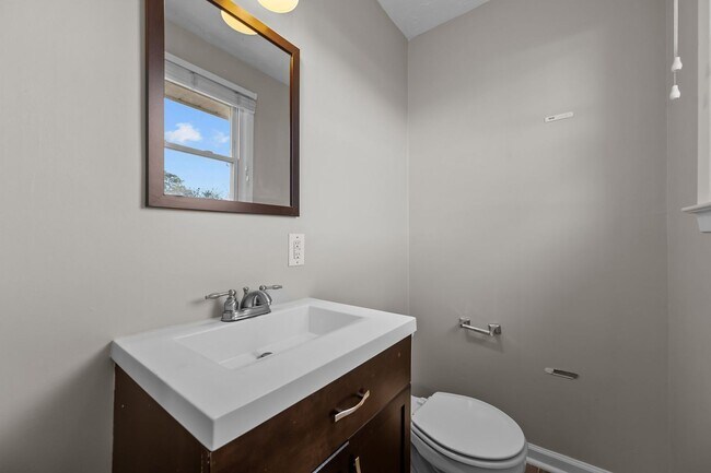 Building Photo - Welcome to Regalwoods!