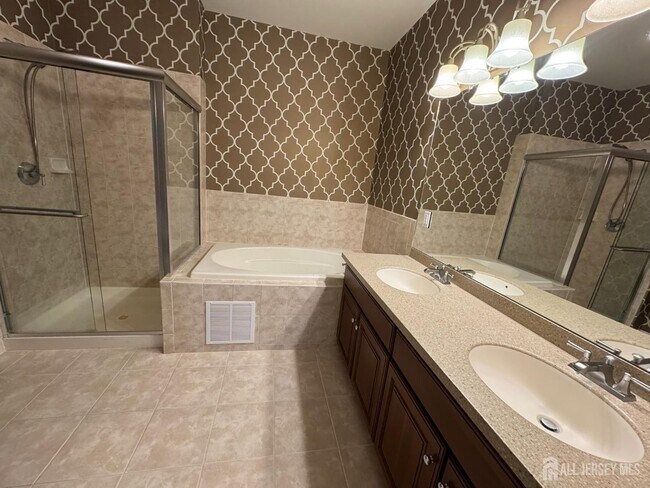 Building Photo - 40 Azalea Dr