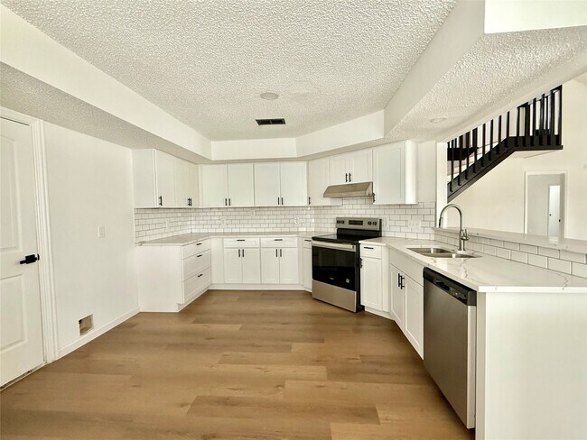 Building Photo - 11910 Green Glade Dr