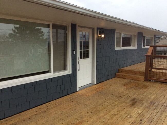 Building Photo - Browns Point Beauty! Spacious 2BDRM/1.75 BATH Home with Partial View of the Sound!