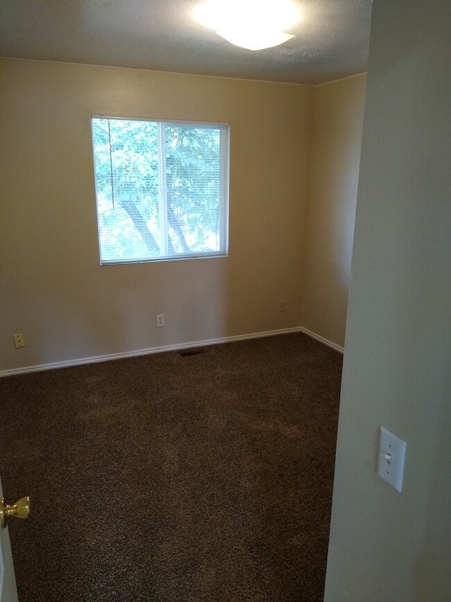 Building Photo - 334 S 400 E