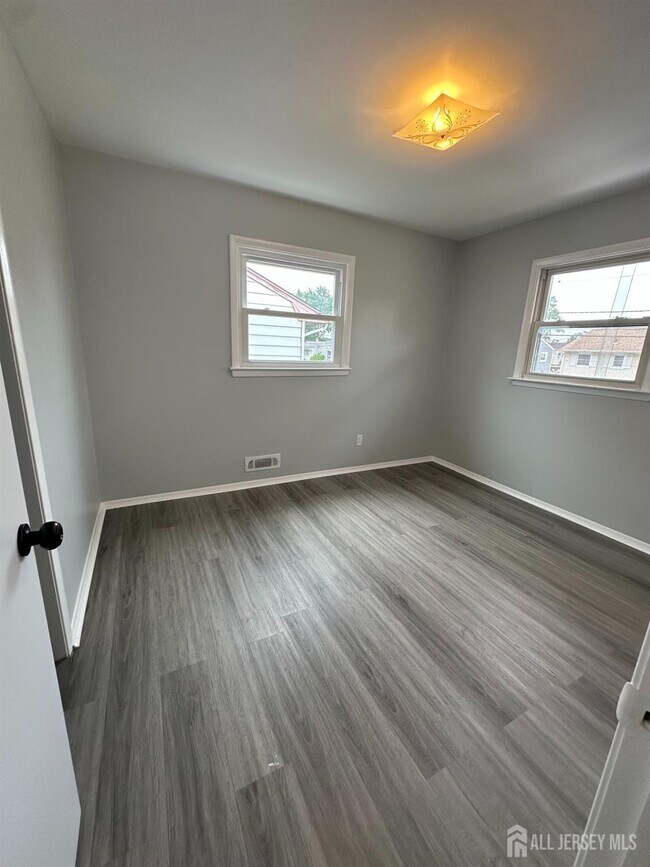 Building Photo - 183 E Henry Pl