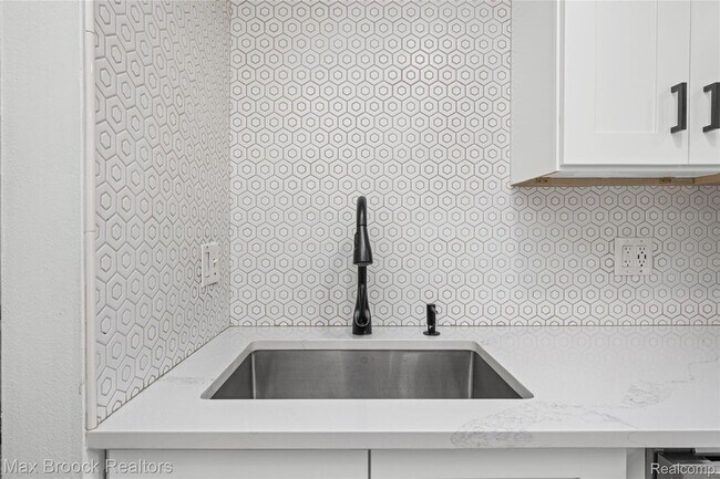 Building Photo - 7432 Azalea Ct