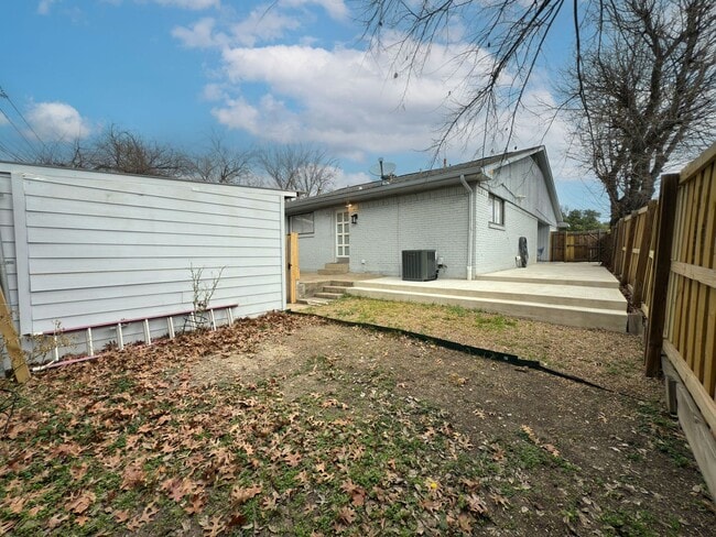 Building Photo - 7528-7528 Thistle Ln