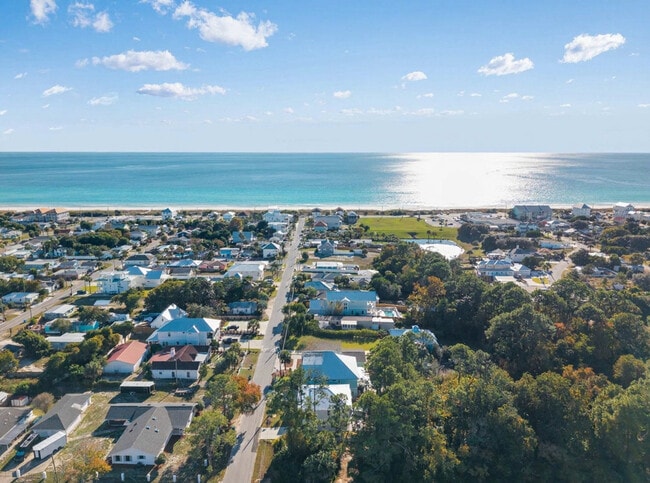 Building Photo - 223 E Lakeshore Dr