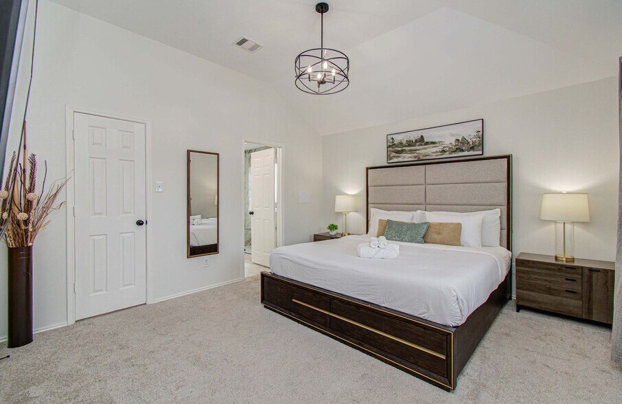 Building Photo - 7207 Crescent Mills Dr