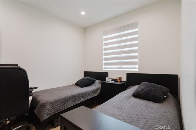 Building Photo - 13540 Hamlin St