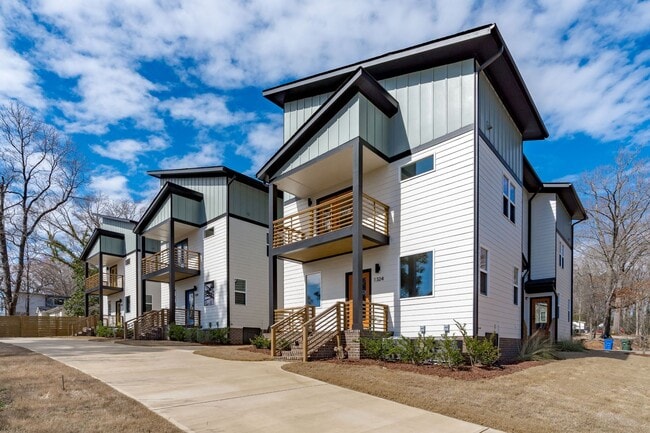 Building Photo - **OFFERING $100 RENT DISCOUNT PROMOTION FOR FIRST 6 MONTHS & REFUNDABLE APPLICATION FEES** Luxuri...