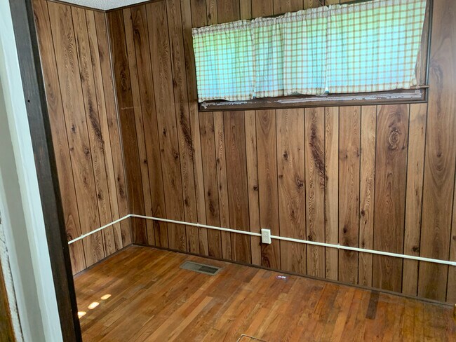 Bedroom 2 - 212 S Kansas Ave