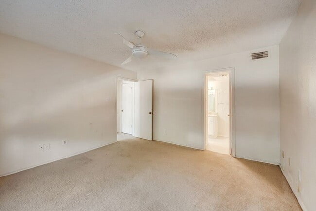 Building Photo - 336 Melrose Dr