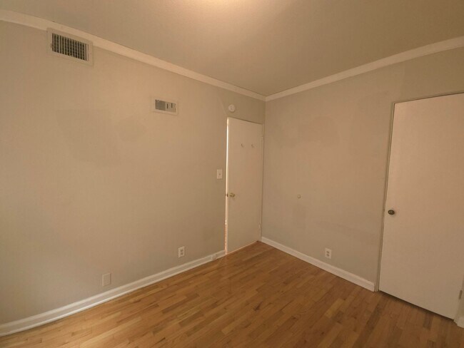 Building Photo - 896 18th St