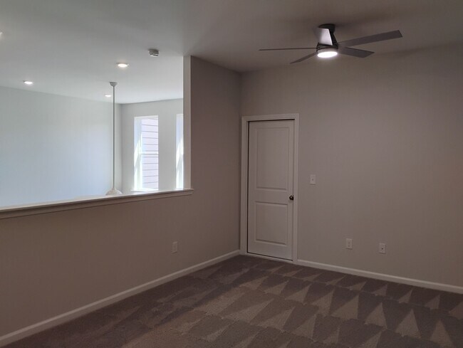 Building Photo - Ovation @ Sweetbrier