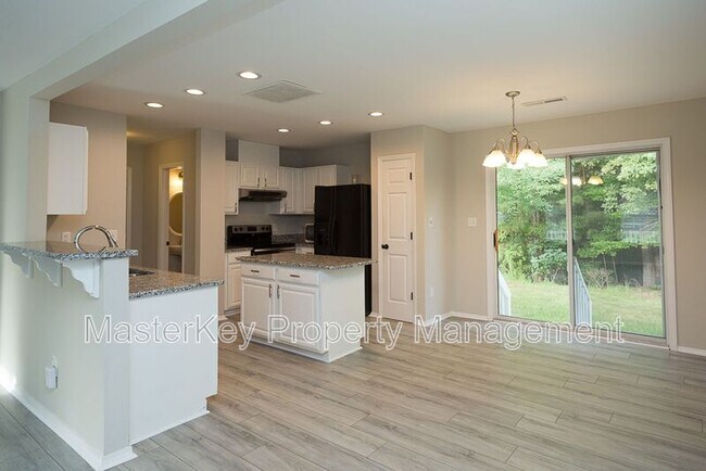 Building Photo - 204 Evening Star Dr