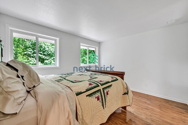 Building Photo - A fabulous 3 bedroom and 3.5 bathroom house
