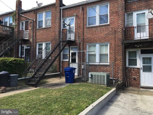 Building Photo - 2477 W Cold Spring Ln