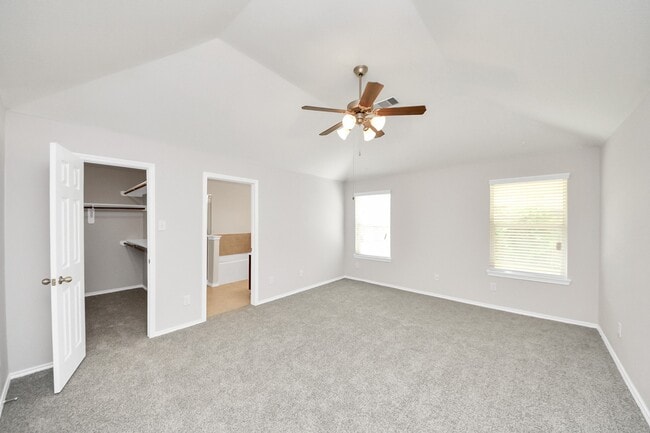 Building Photo - 21823 Wildcroft Dr