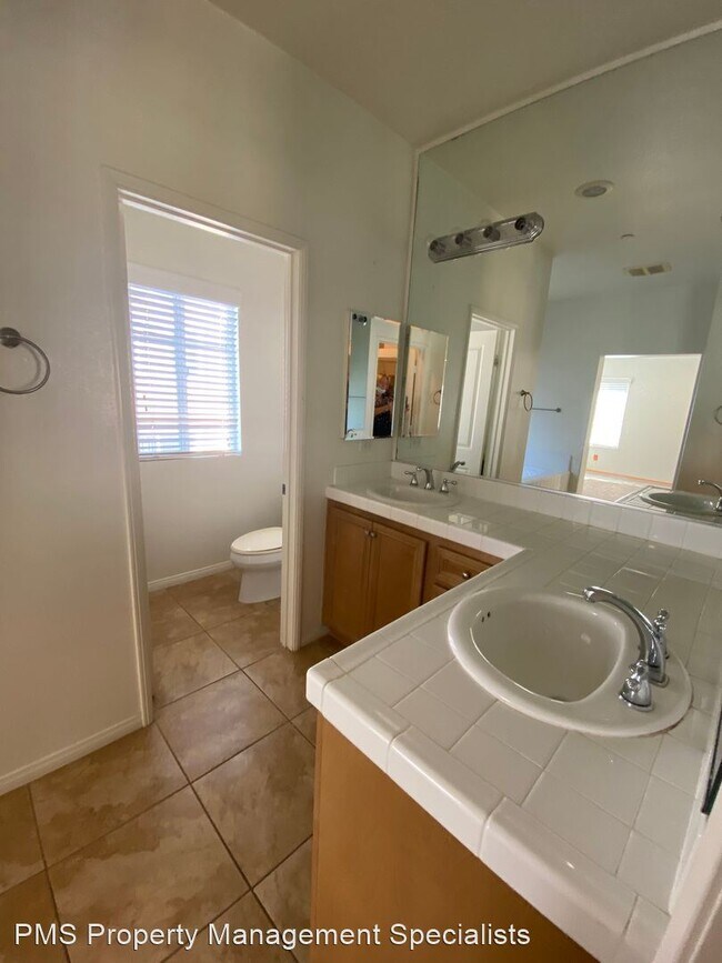 Building Photo - 3 br, 3 bath House - 4153 Laredo Ln #C