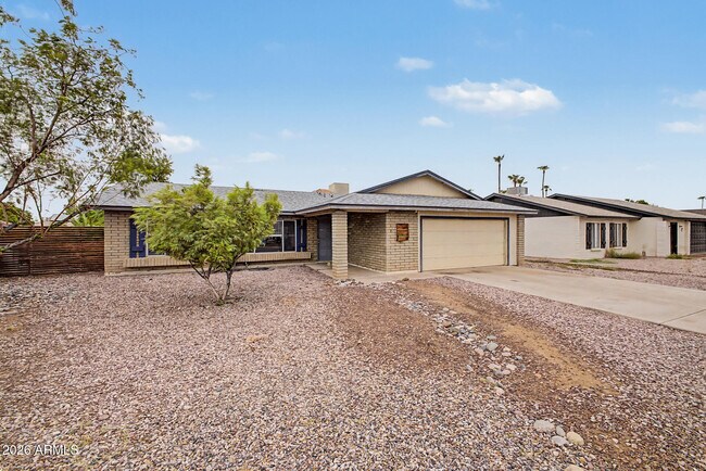 Building Photo - 1134 W Hermosa Dr