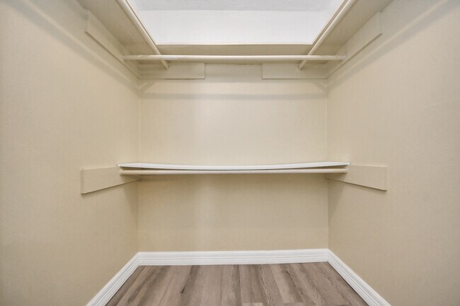 Master Closet - 26722 Cypresswood Dr