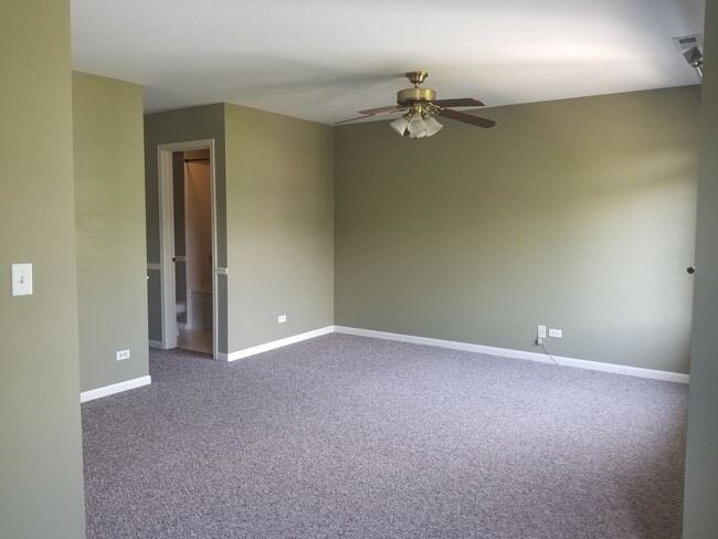 Building Photo - Aurora Two Bed Two Story Townhome