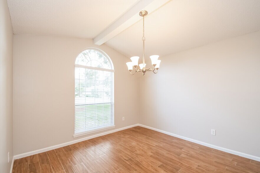 Building Photo - 3744 Eagle Ridge Dr