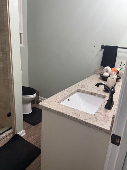 Building Photo - 403 Kokomo Ct