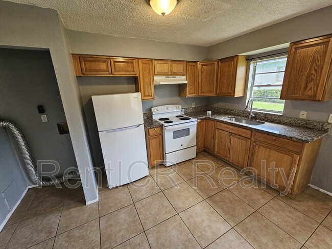 Building Photo - 1409 Laura St